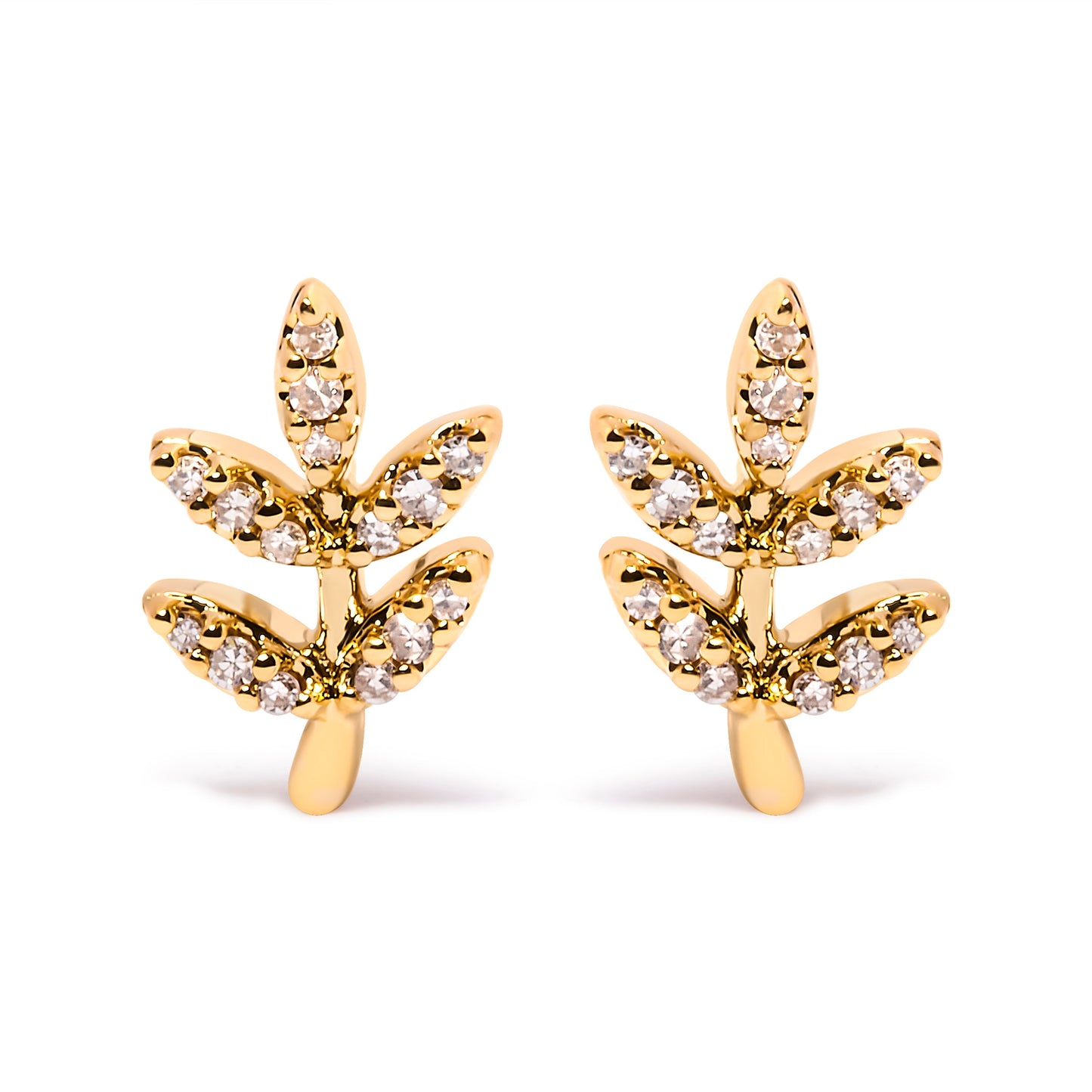 Pendientes de Stud de Hoja y Rama Acentuados con Diamantes en Oro Amarillo de 10K