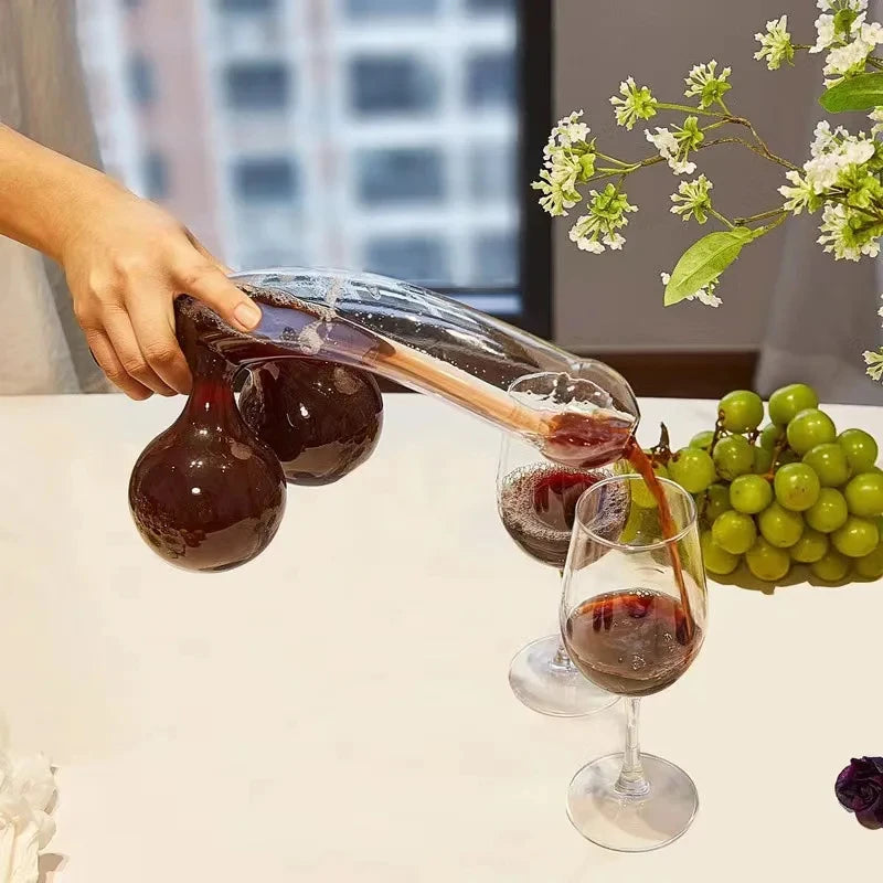 Creative whiskey and red wine decanter made of high borosilicate glass, making it an ideal choice for bar displays - Korvel