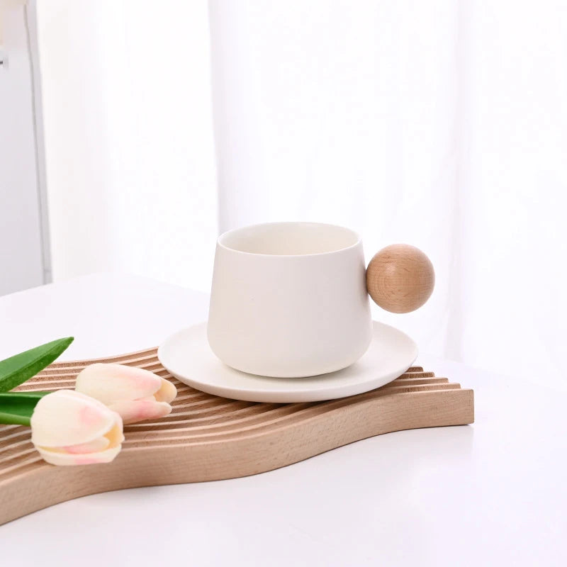 Ensemble de tasse et soucoupe en céramique élégante