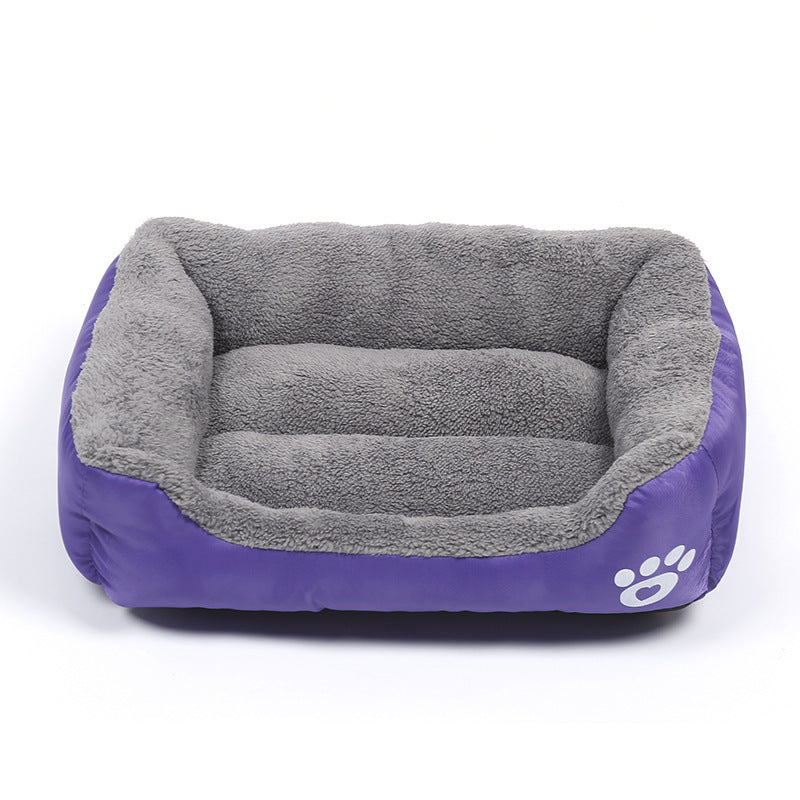 Cama para mascotas de felpa suave y acogedora con fondo impermeable