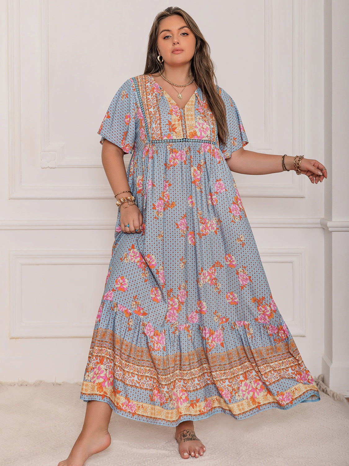 Elegante vestido maxi de talla grande con mangas de volantes en rosa púrpura