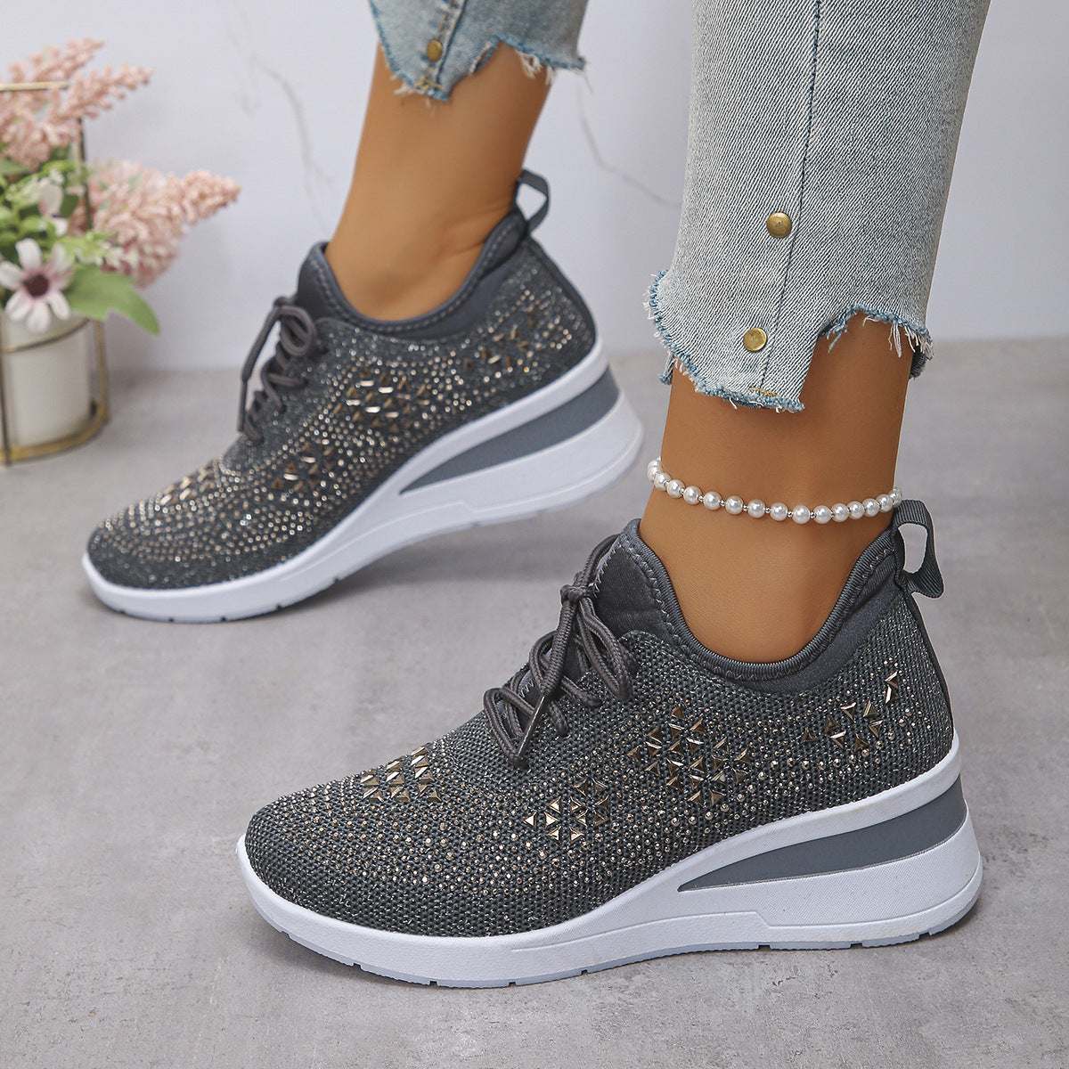 Zapatillas de cuña con cordones y strass para mujeres