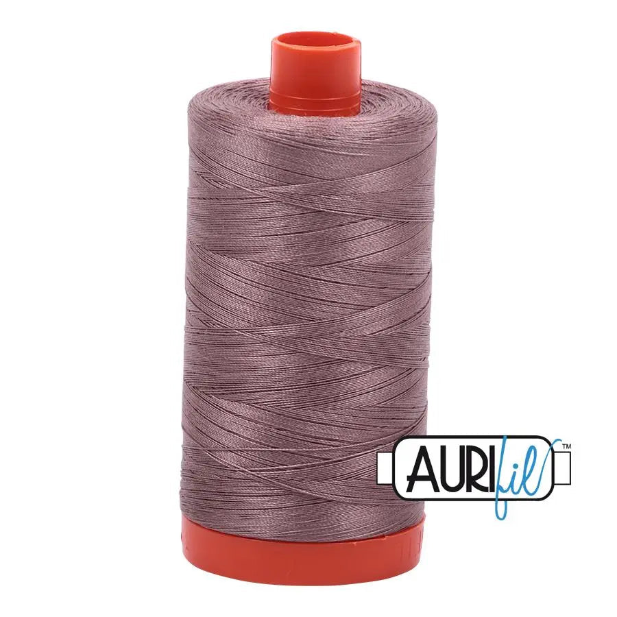 Bobine large Aurifil en coton 50wt Tiramisu 6731