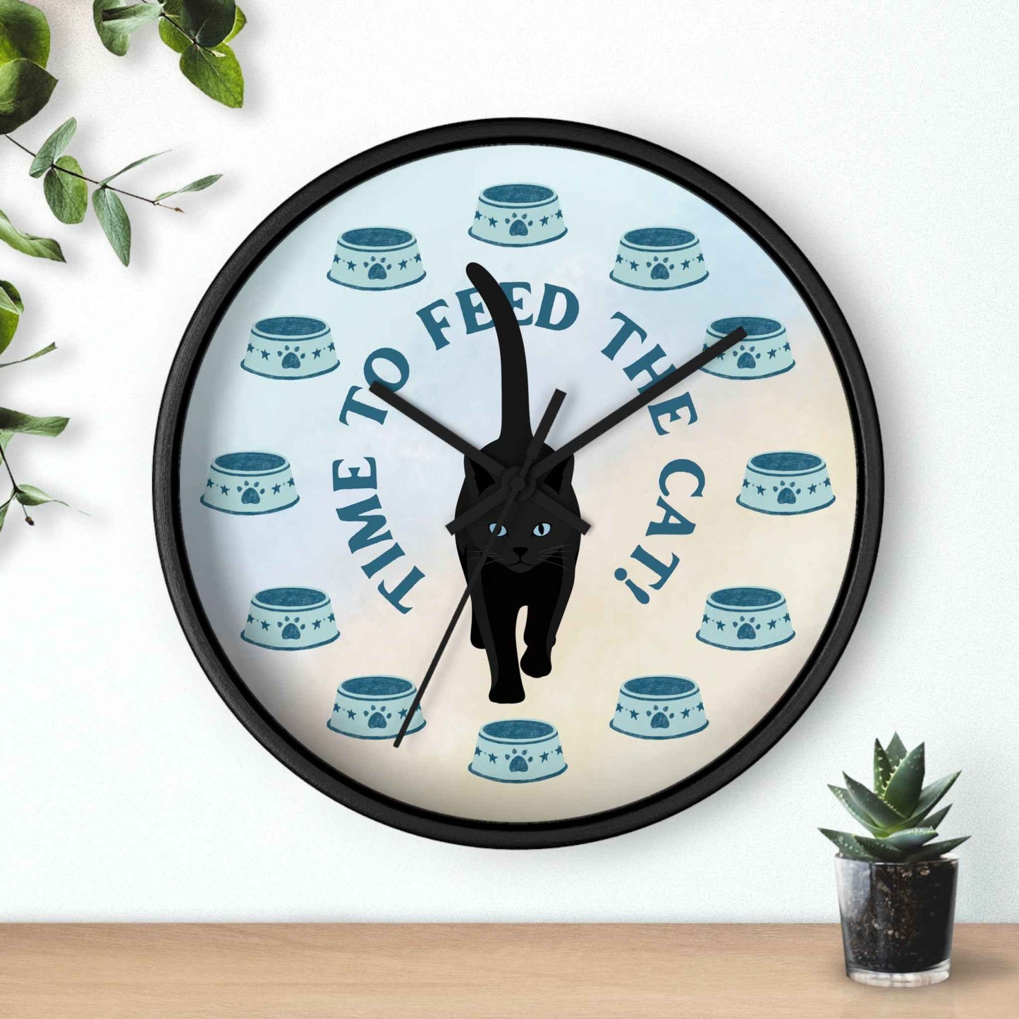 ¡Hora de alimentar al gato! Reloj de pared redondo – Marco negro, 10"