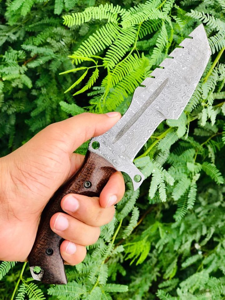 Premium 10-Inch Tracker Knife - Full Tang Damascus Steel, Micarta G10 Handle, Leather Sheath - Korvel