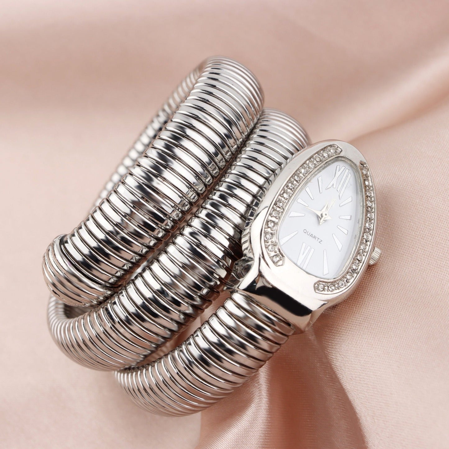 Elegant Snake-Shaped Women's Quartz Bracelet Watch