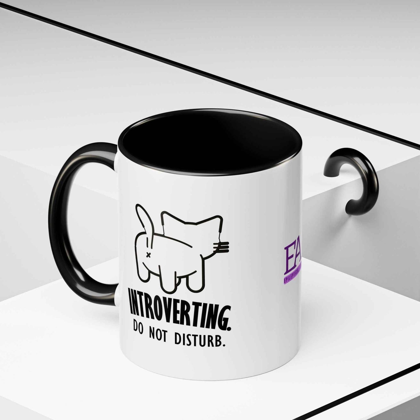 Introvertido. No molestar. Taza de café de gato en dos tonos