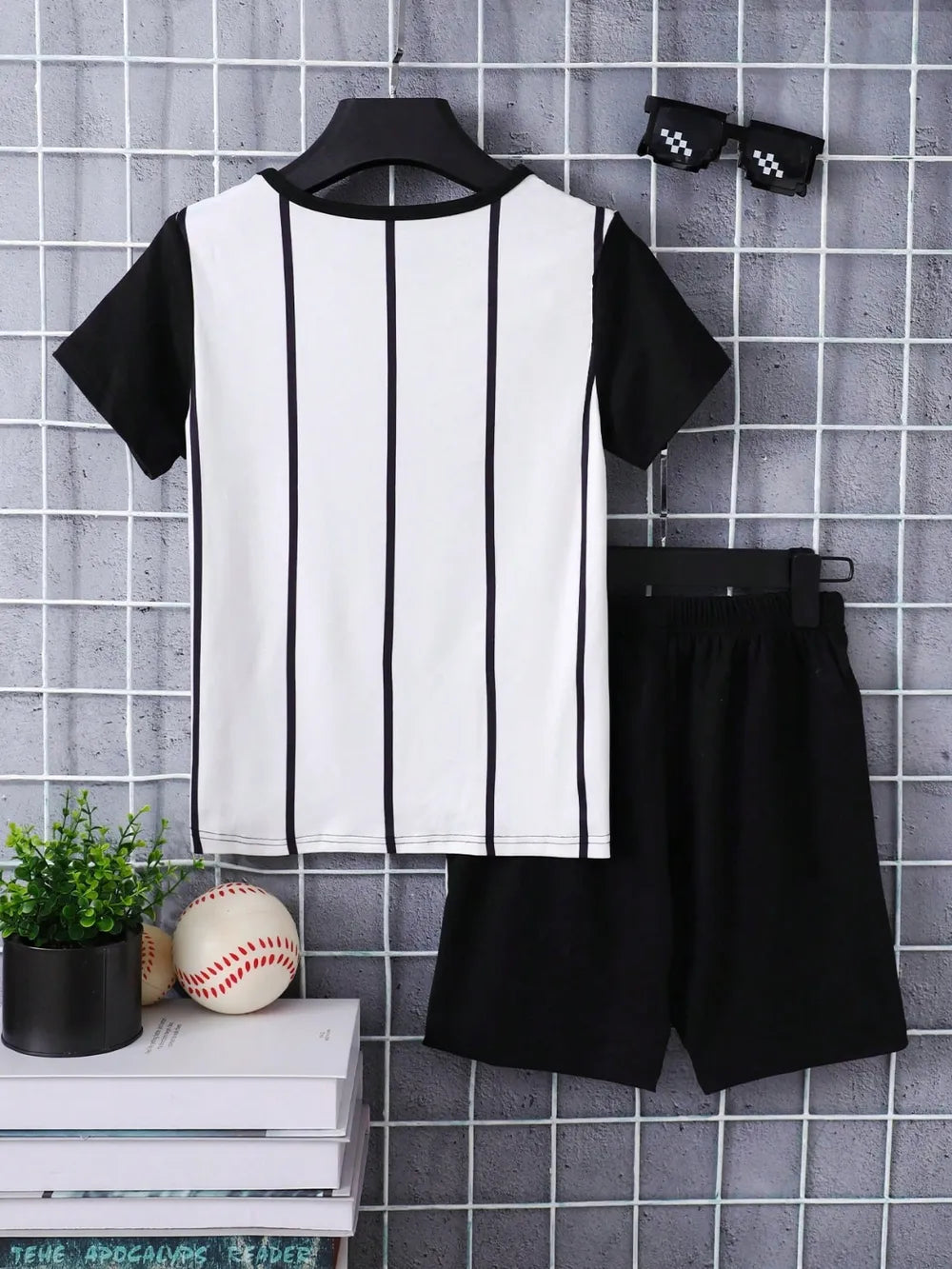 Children's Round Neck Contrast Striped T-Shirt and Shorts Set - Korvel