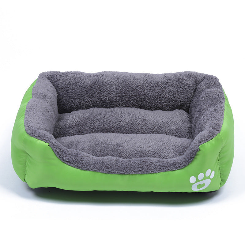 Cama para mascotas de felpa suave y acogedora con fondo impermeable