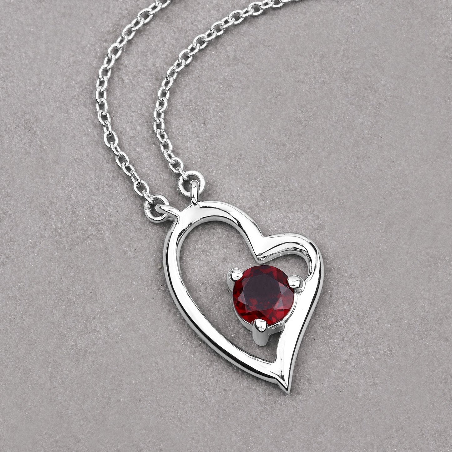 Collar de plata esterlina con granate genuino de 0.60 quilates