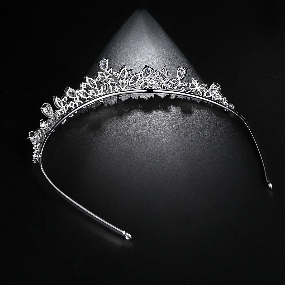 Diadema de Zirconio de Cobre Elegante para Ocasiones Especiales
