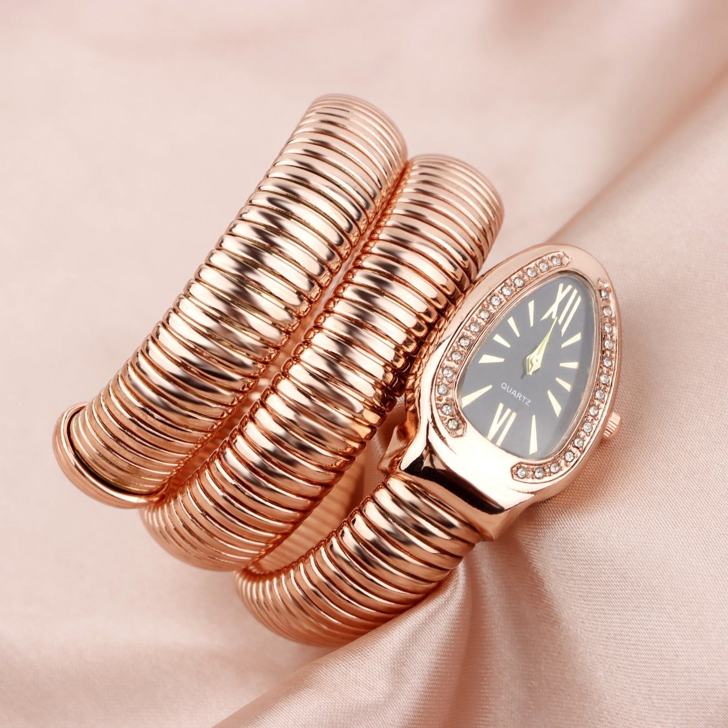 Elegant Snake-Shaped Women's Quartz Bracelet Watch
