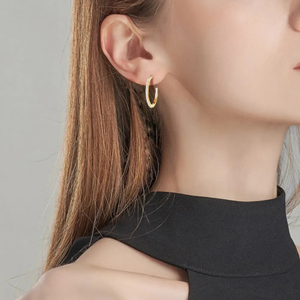 Boucles d'oreilles C-Hoop en argent sterling 925 avec moissanite incrusté