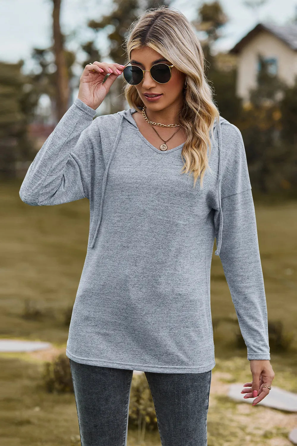 Camiseta con Capucha y Hombros Caídos con Cordón