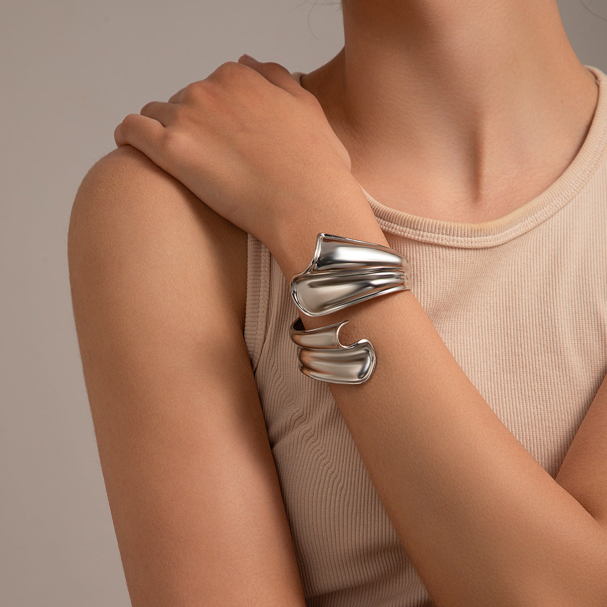 Versatile Irregular Opening Bracelet in Metal Style
