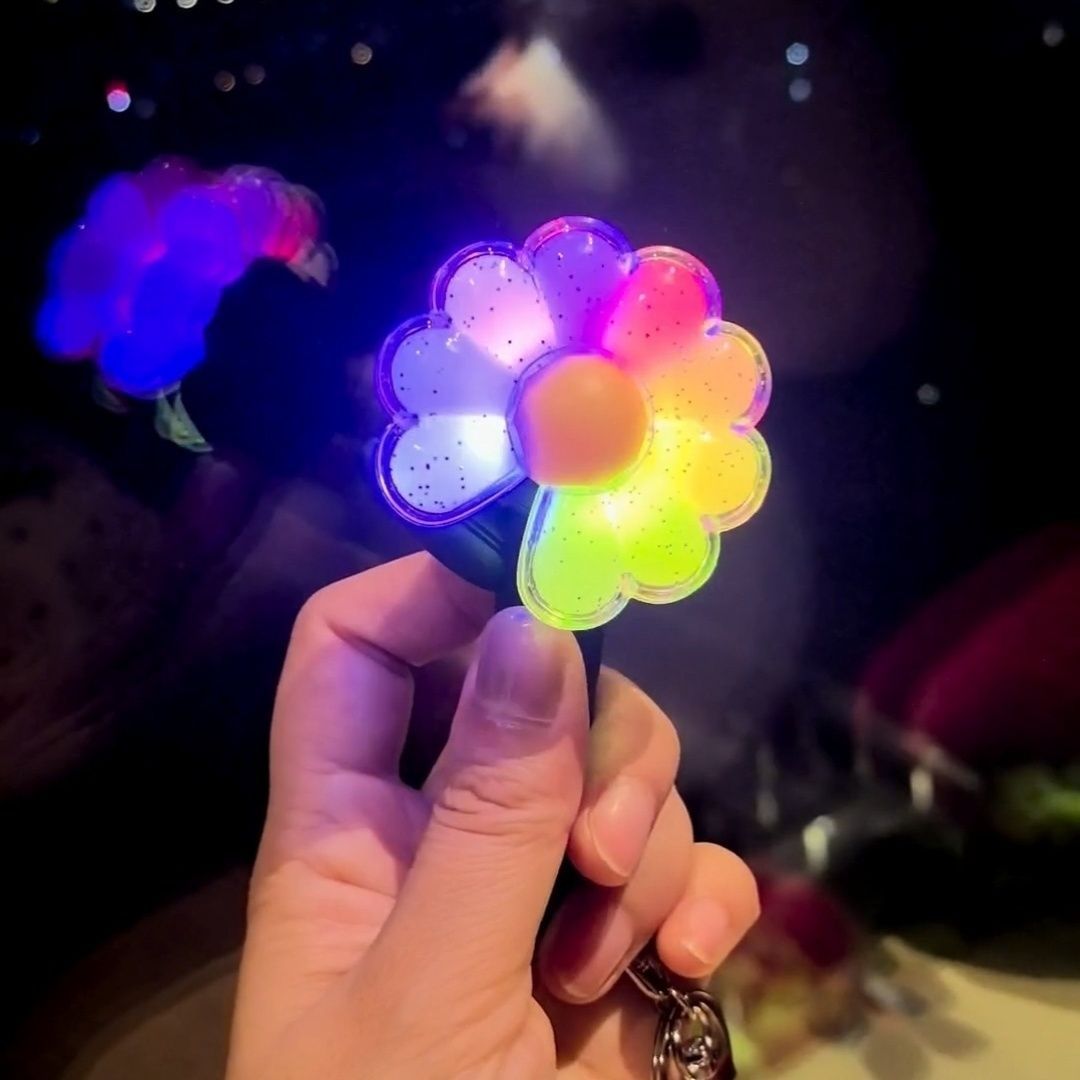Daisy keychain GD gift pendant bag hanging decoration keychain peripheral gifts - Korvel