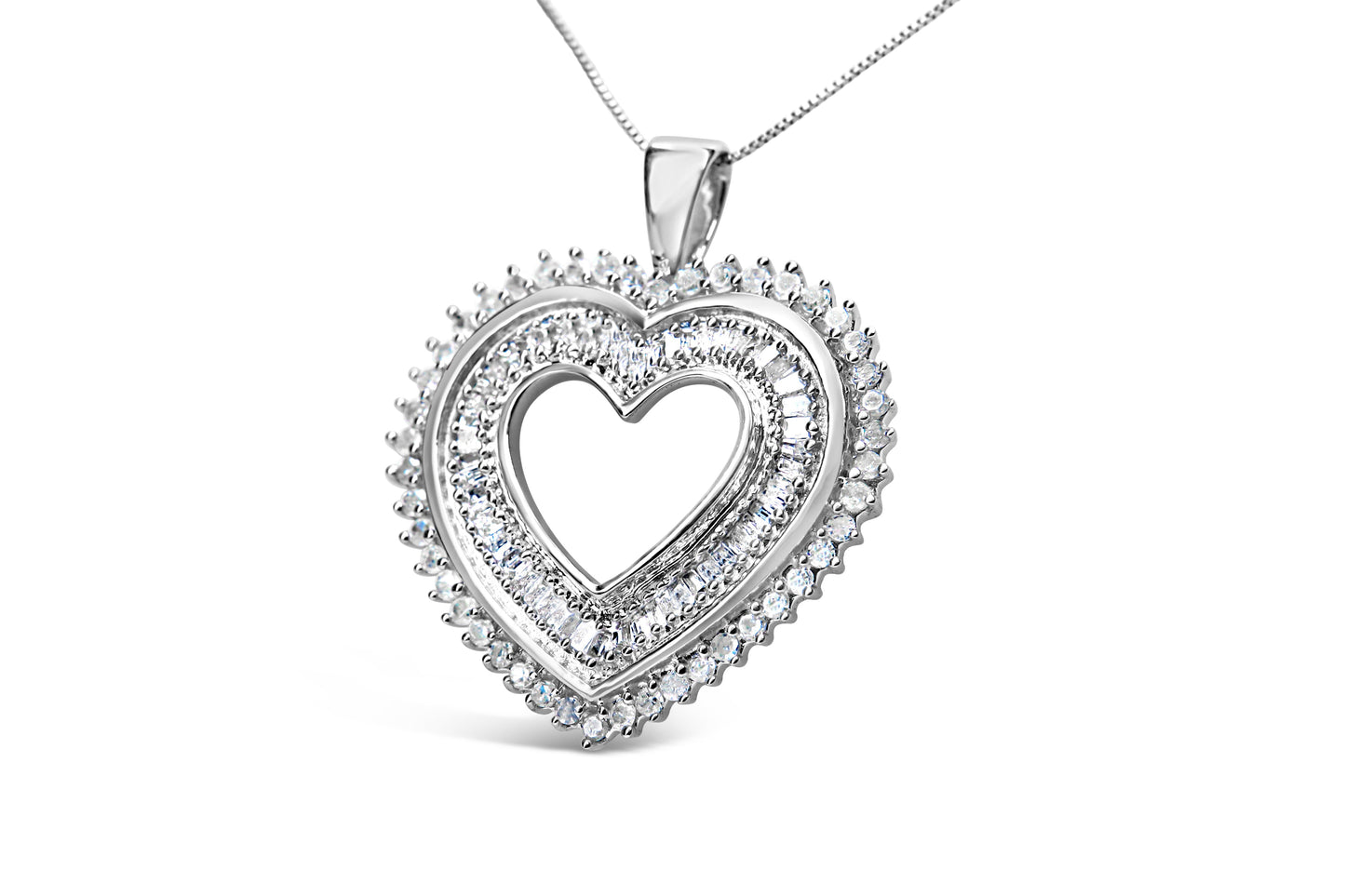 Collar de colgante en forma de corazón de plata esterlina .925 con diamantes