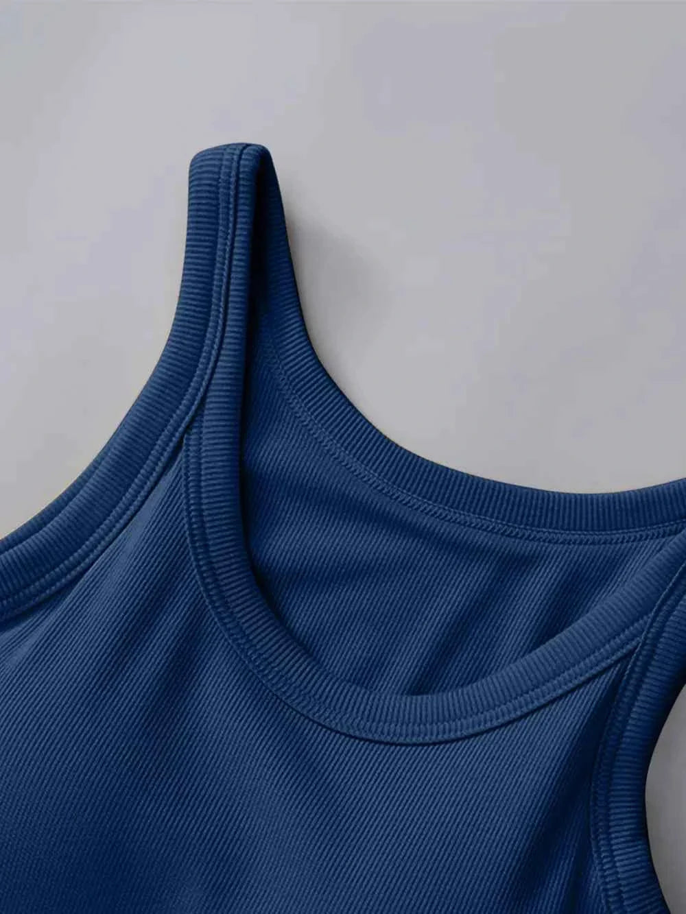 Camiseta Premium de Cuello Redondo con Soporte de Sujetador Integrado