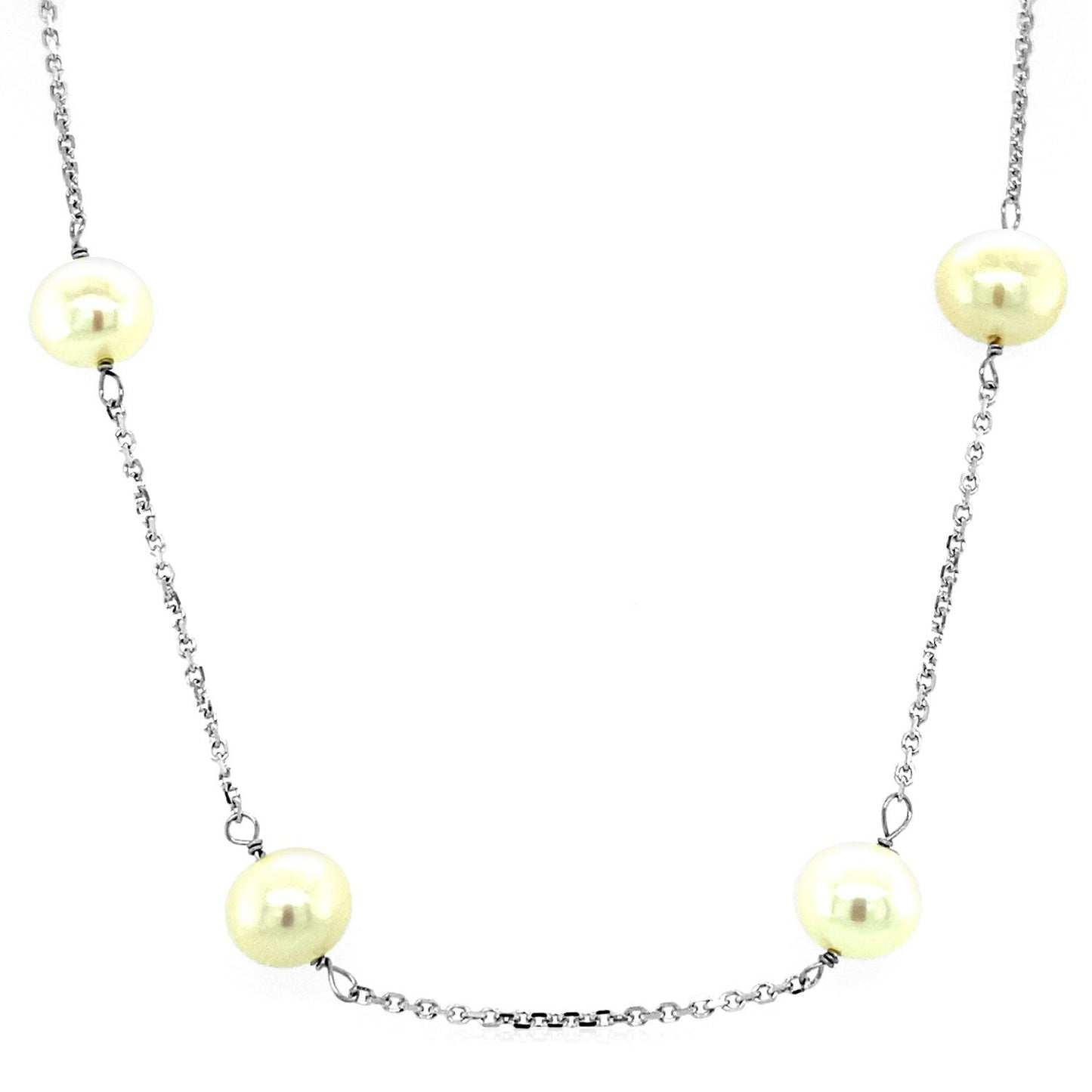 Collier élégant en or blanc 14 carats avec perles blanches