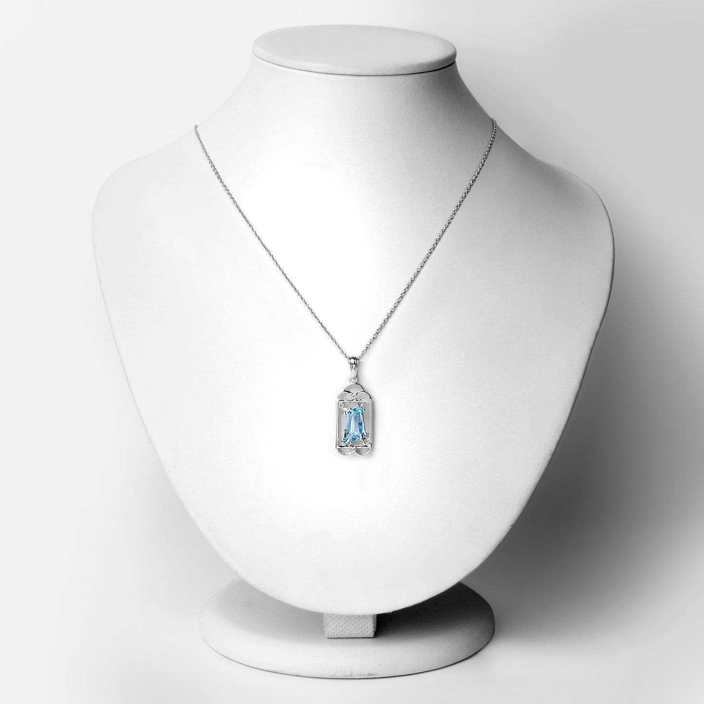 Pendentif en Topaze Suisse Bleue et Topaze Blanche de 4,57 Carats