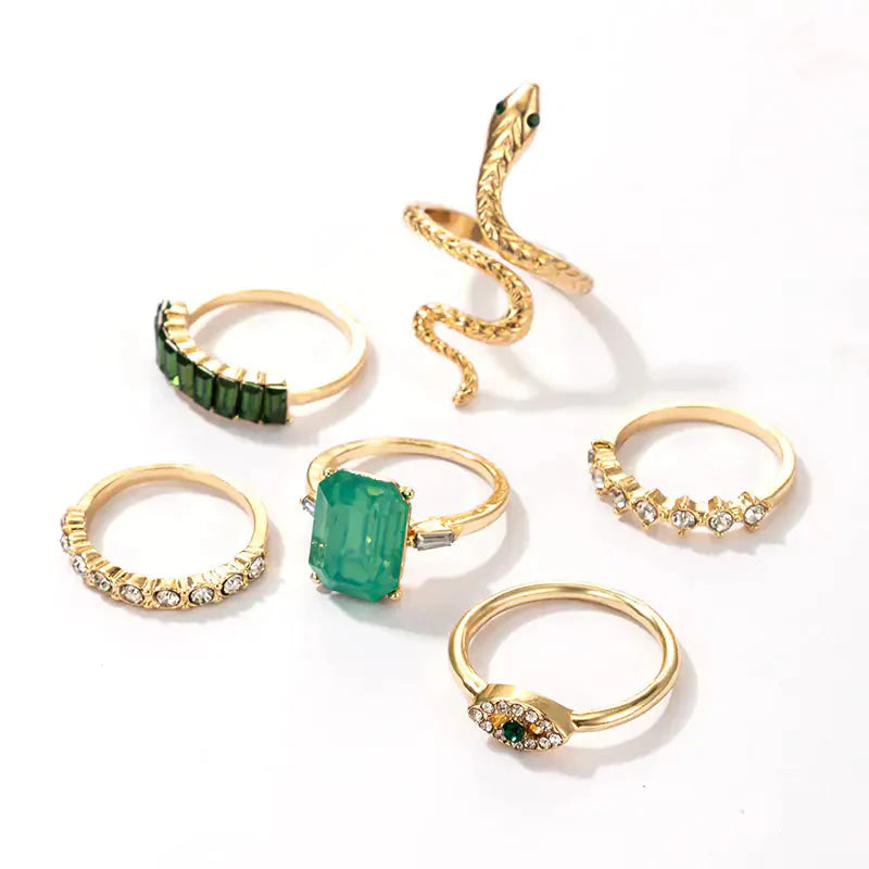 Exquisite Vintage Ring Set with Green Rhinestones
