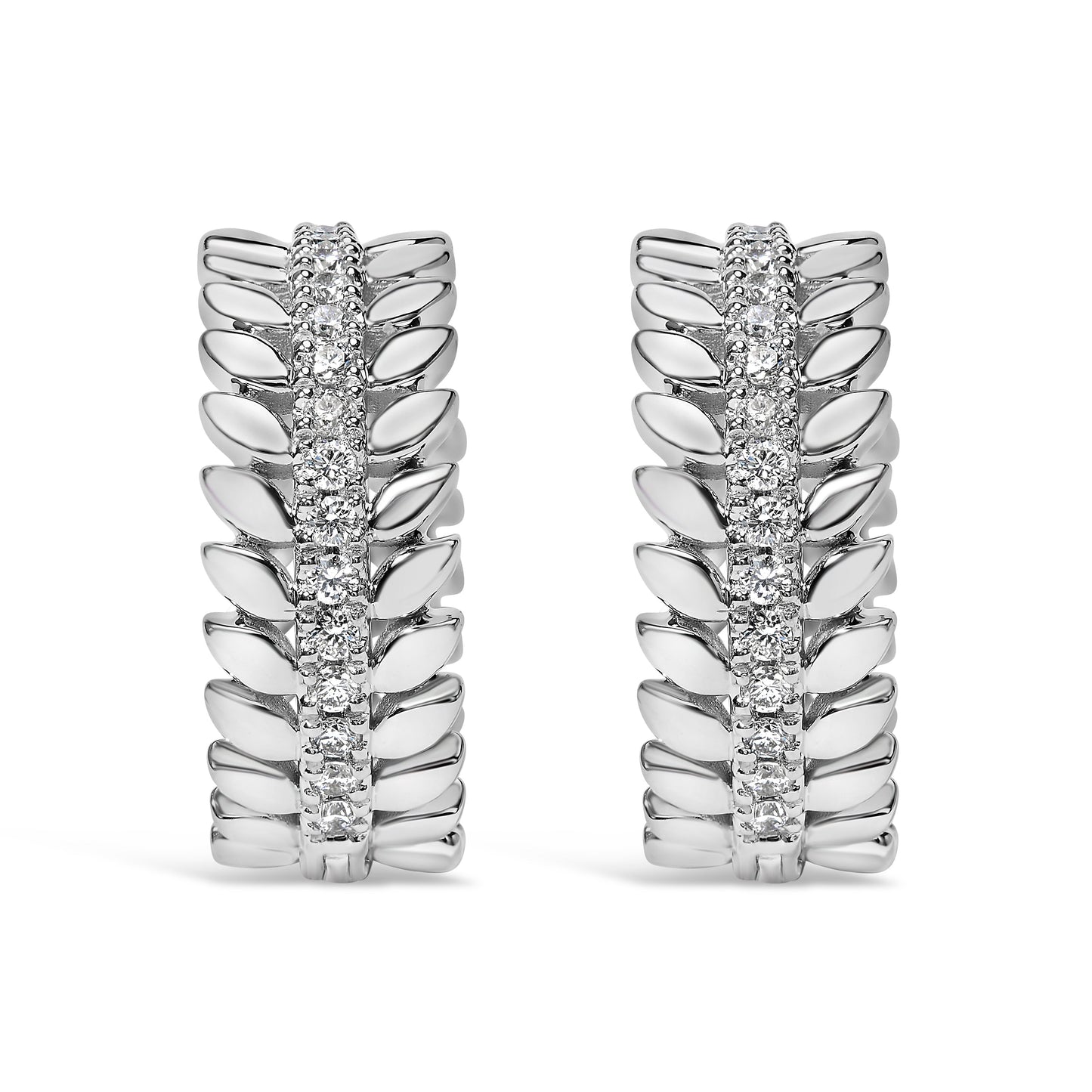 Boucles d'oreilles créoles en or blanc 14K avec diamants cultivés en laboratoire en forme de couronn