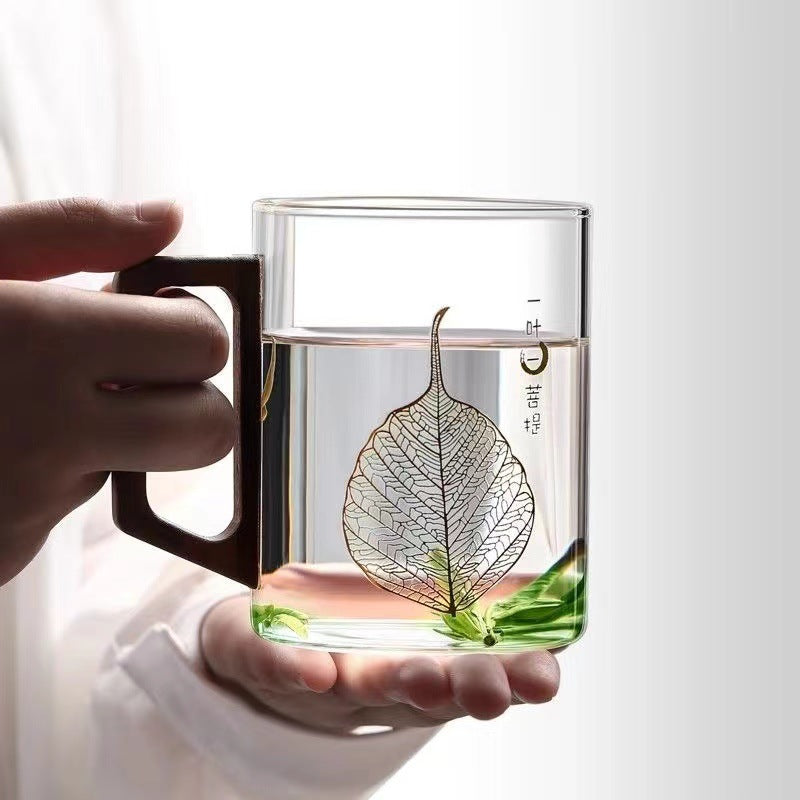 High end green tea cup with walnut handle and lid. High temperature resistant glass office drinking cup - Korvel