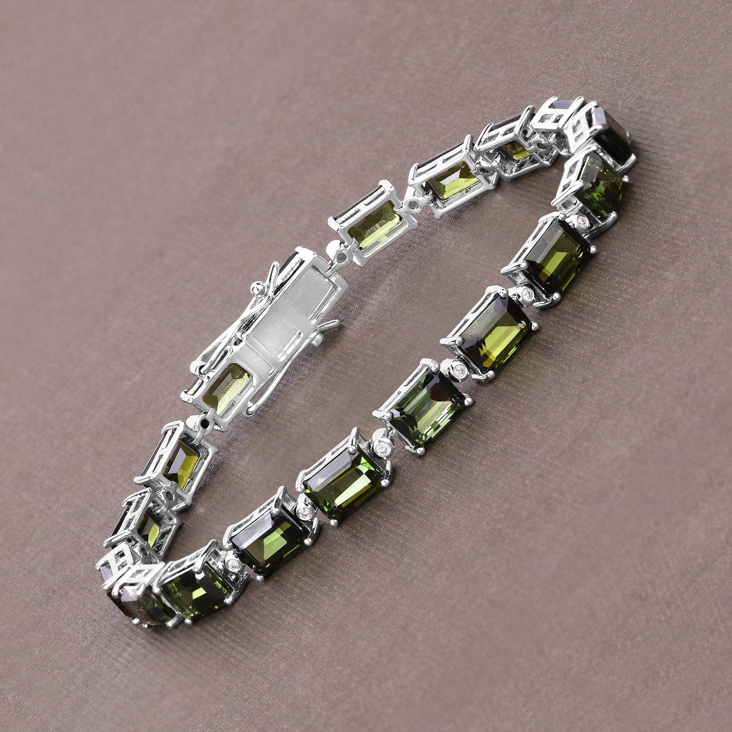 Bracelet en or blanc 14K avec tourmaline verte de 19,04 carats et diamants blancs