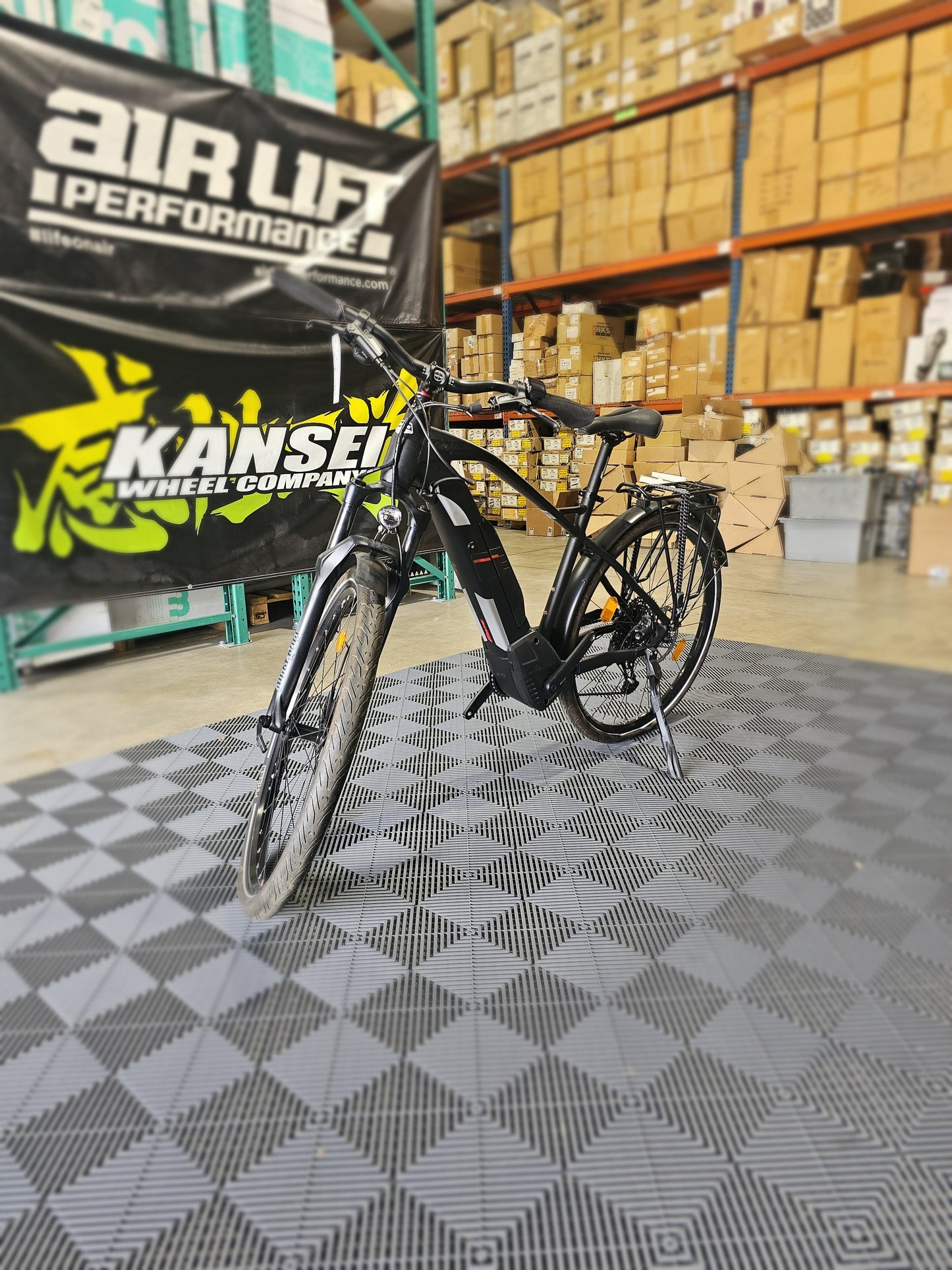 Fantic SVN Days Living MY22 Electric Bike - Black Large