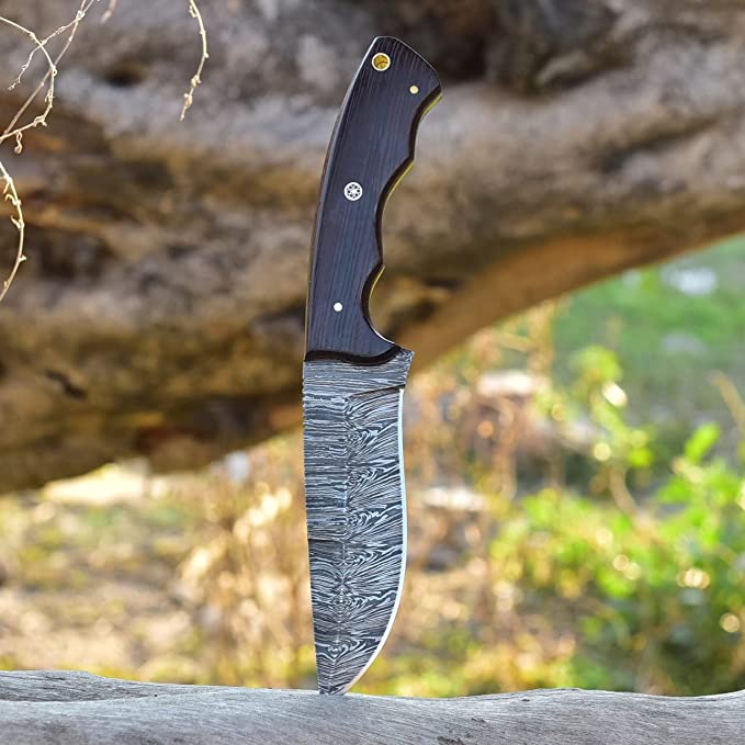 Premium Damascus Steel Hunting Knife with Elegant Rosewood Grip - Korvel