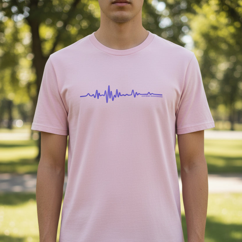Camiseta Unisex Minimalista de Concienciación sobre la Epilepsia con Onda EEG - Diseño Púrpura