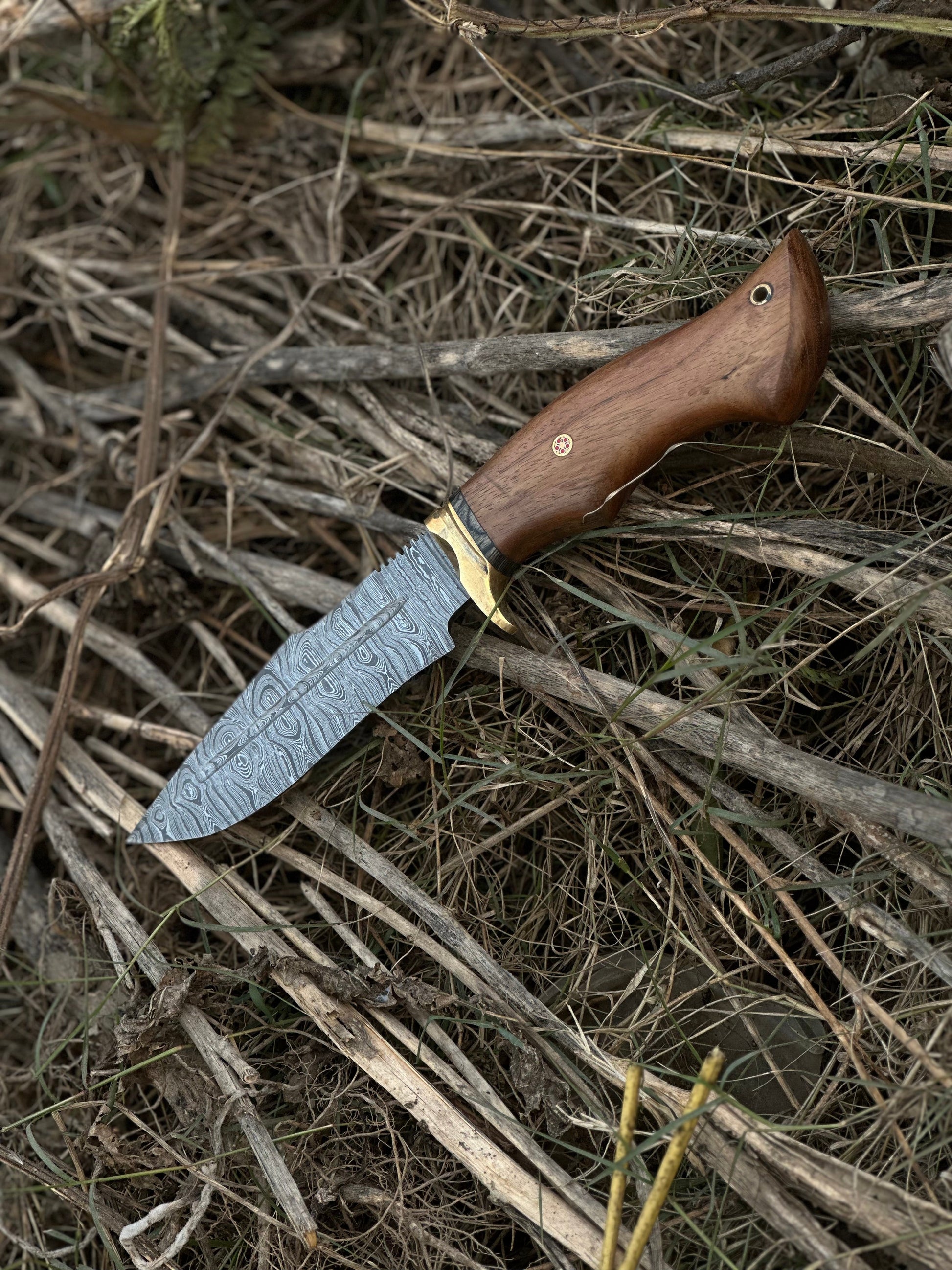 Premium 10" Damascus Steel Hunting Knife with Elegant Rosewood Handle & Leather Sheath - Korvel
