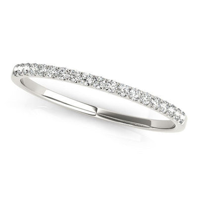 Anillo de Compromiso de Diamante Redondo Engastado en Pavé de Oro Blanco de 14k