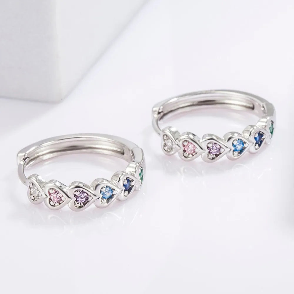 Pendientes Huggie de Corazón Incrustados de Zirconita en Plata de Ley 925