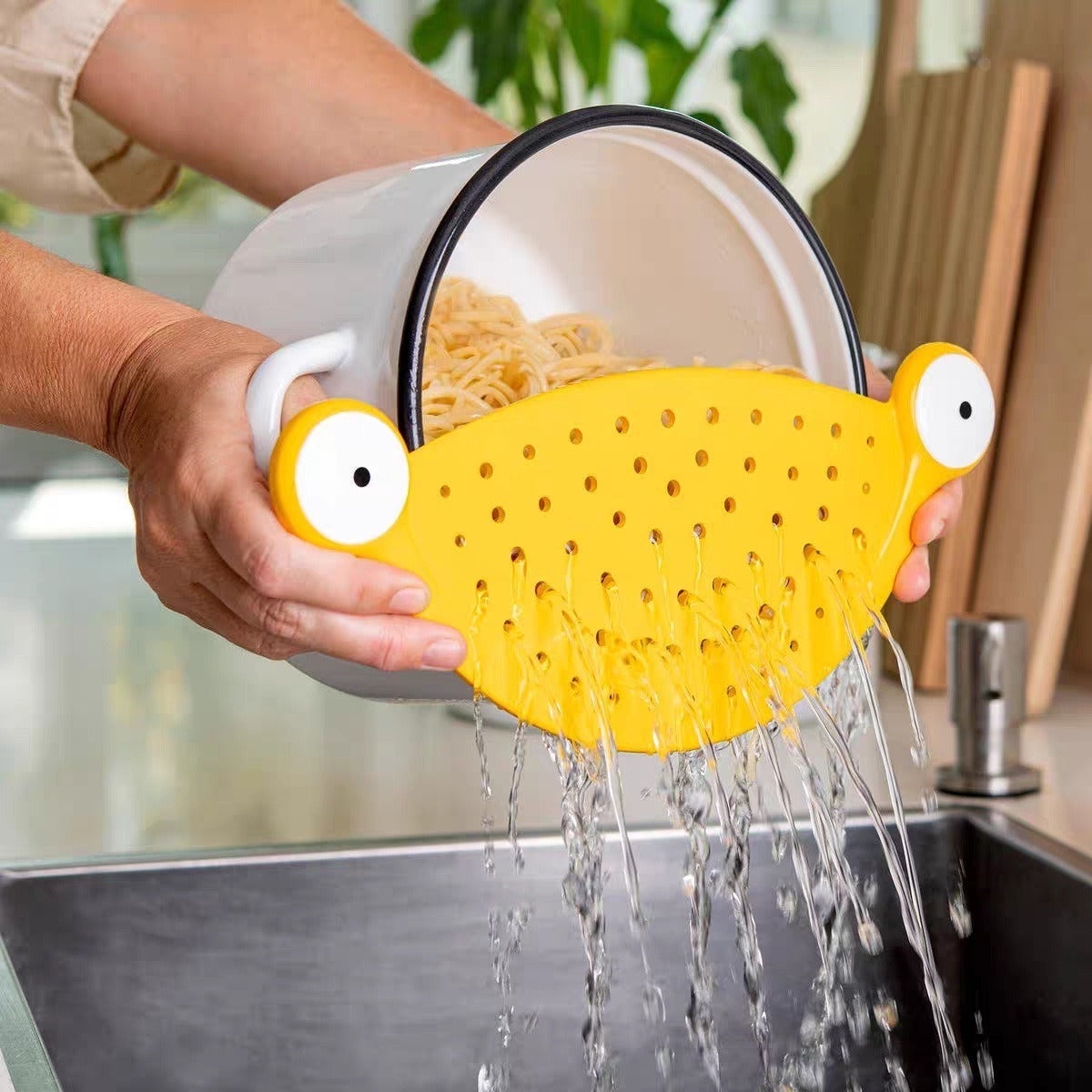 Monster heat-resistant water filter with large eyes monster drainage baffle cute and creative pasta screen - Korvel