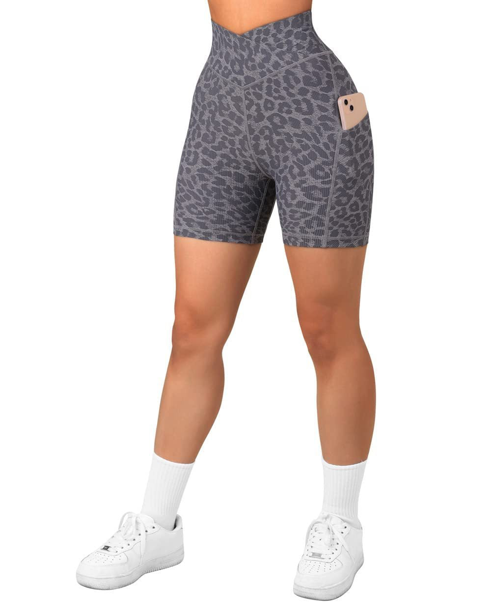 Shorts de sport croisés pour femmes avec ceinture et poches