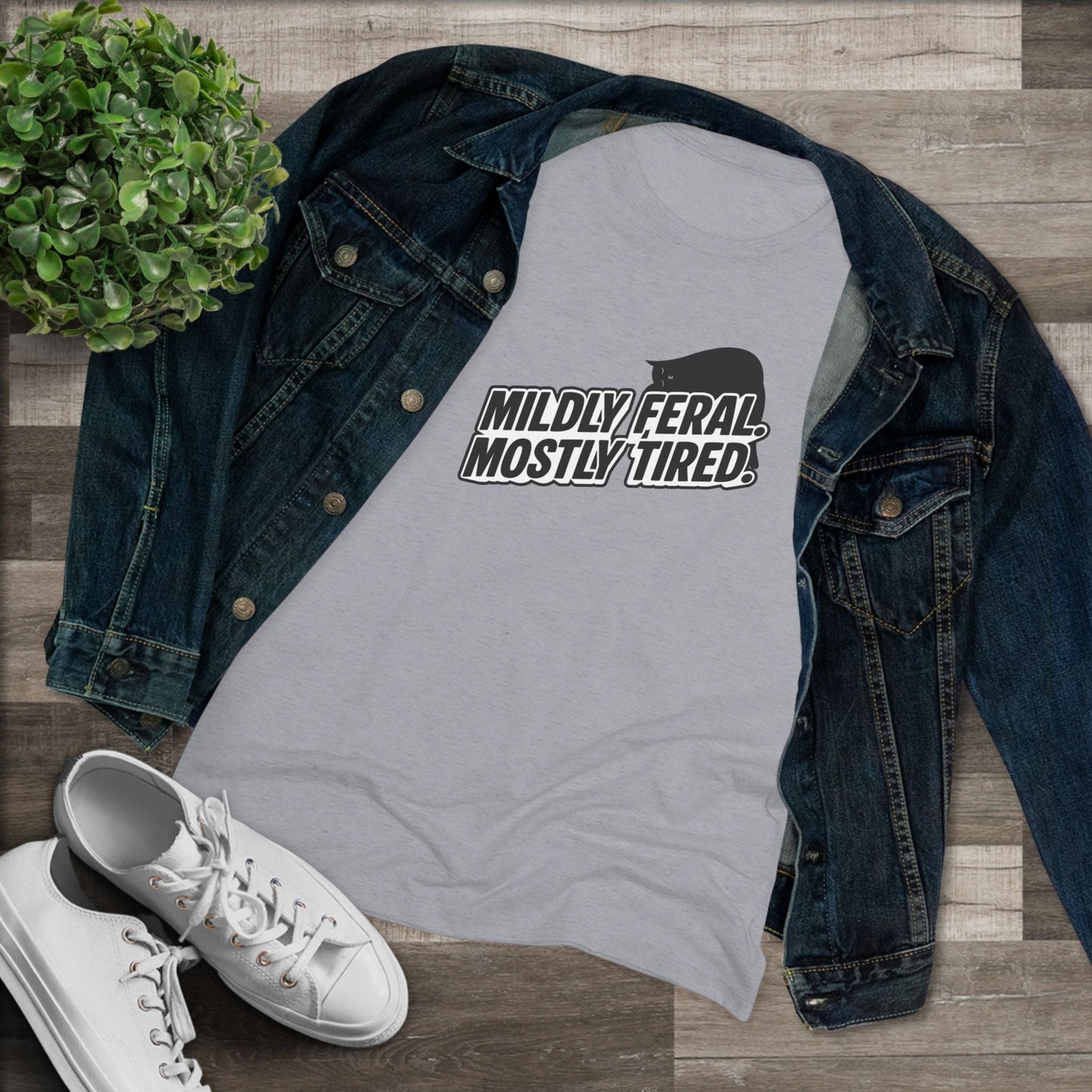 T-shirt slim fit chat légèrement sauvage et principalement fatigué