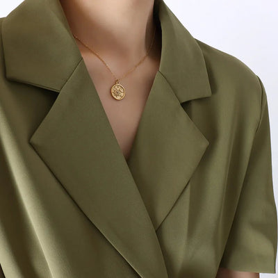 Collar de Estrella y Luna de Circón - Acero de Titanio Baño de Oro
