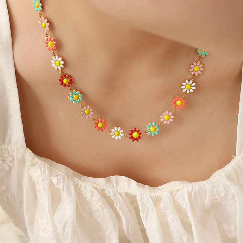 Collier en fleur avec goutte d'huile en acier titane