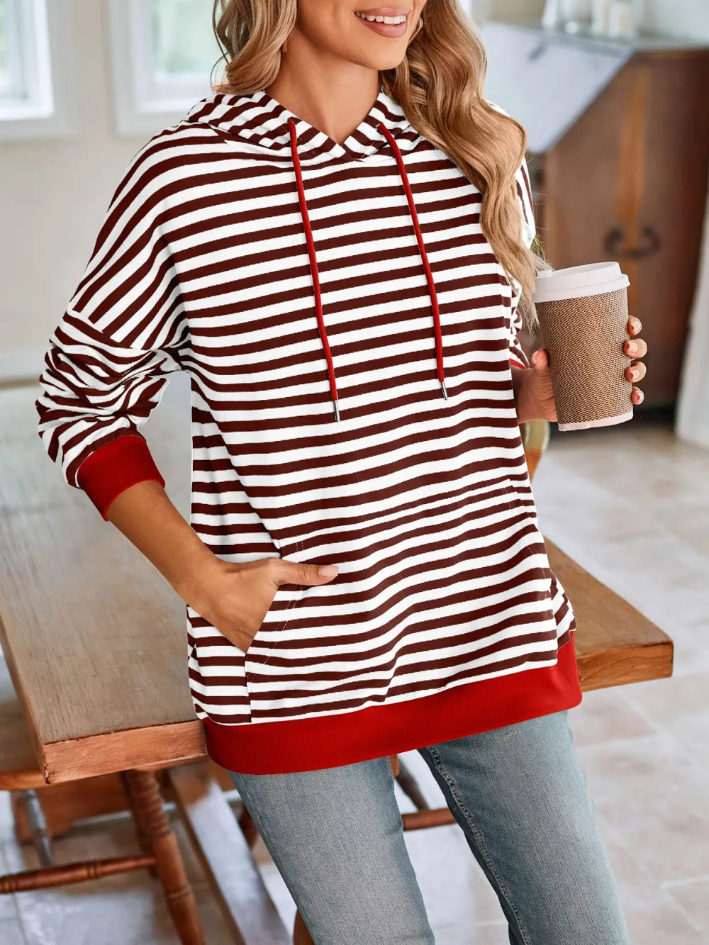 Sudadera con capucha a rayas suelta y casual