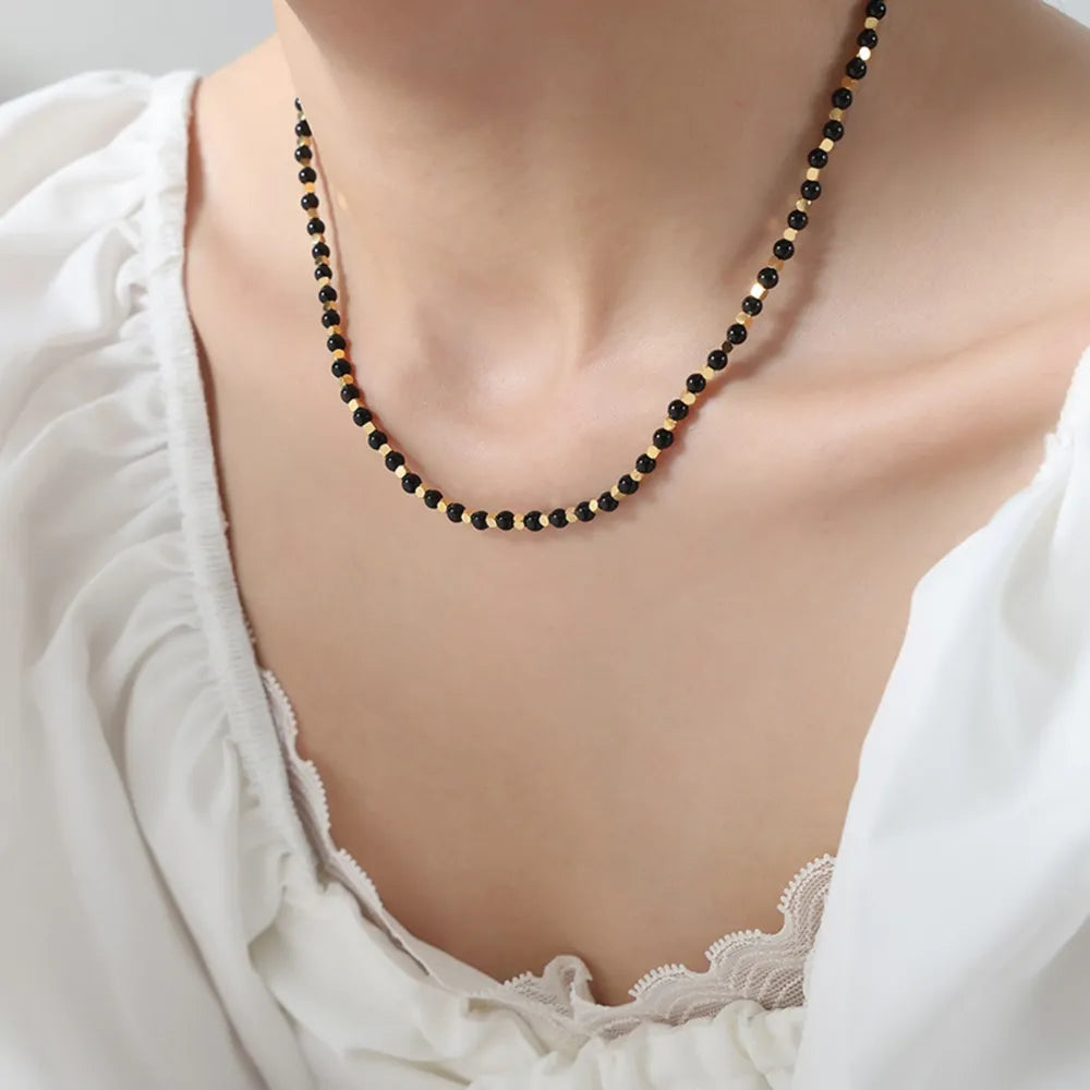 Collar de cuentas de ágata negra chapado en oro hecho a mano para mujeres