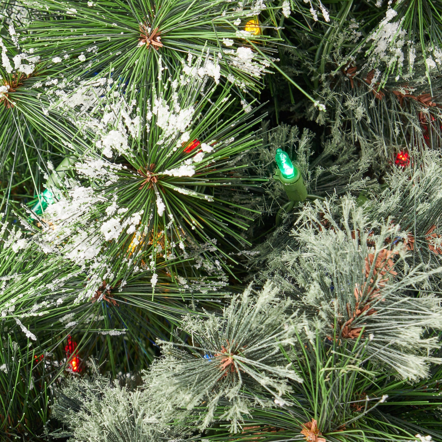Árbol Mezclado de Cachemira y Pino Nieve de 7' con 900 Luces LED