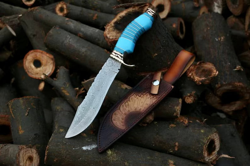 Exquisite Handmade Damascus Steel Hunting Knife with Leather Sheath - Perfect Gift for Adventurers - Korvel
