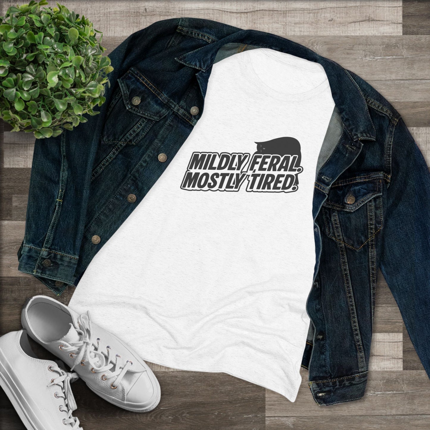 T-shirt slim fit chat légèrement sauvage et principalement fatigué
