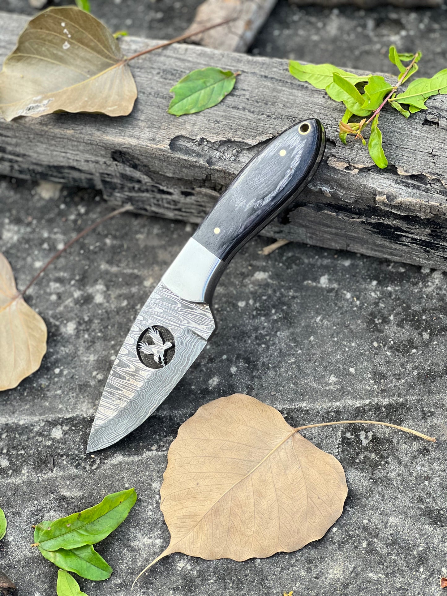Custom Damascus Steel Fixed Blade Knife - Perfect for Hunting - Korvel