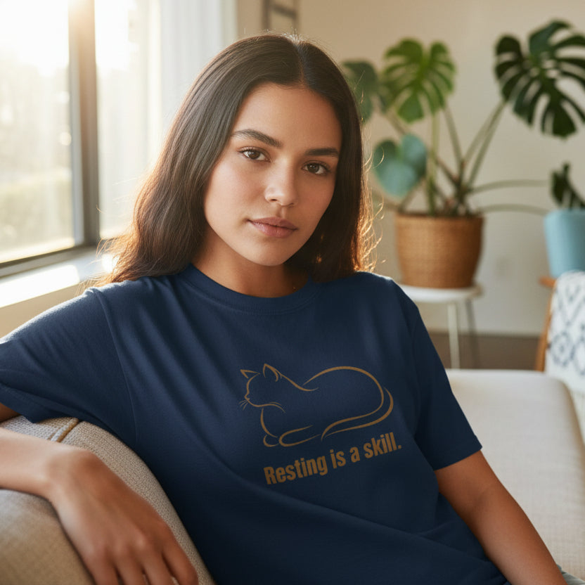 Camiseta de gato 'Descansar es una habilidad'