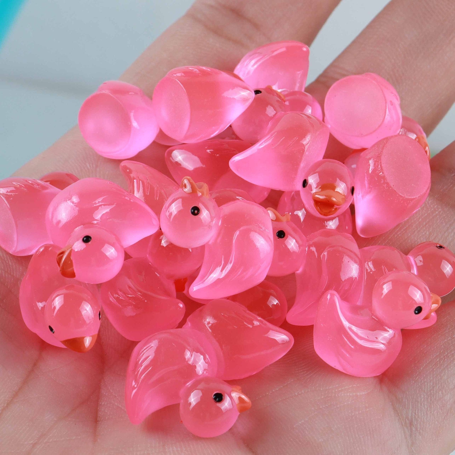 Resin luminous cartoon three-dimensional cute cartoon duck DIY car ornament keychain micro landscape hair clip decoration - Korvel