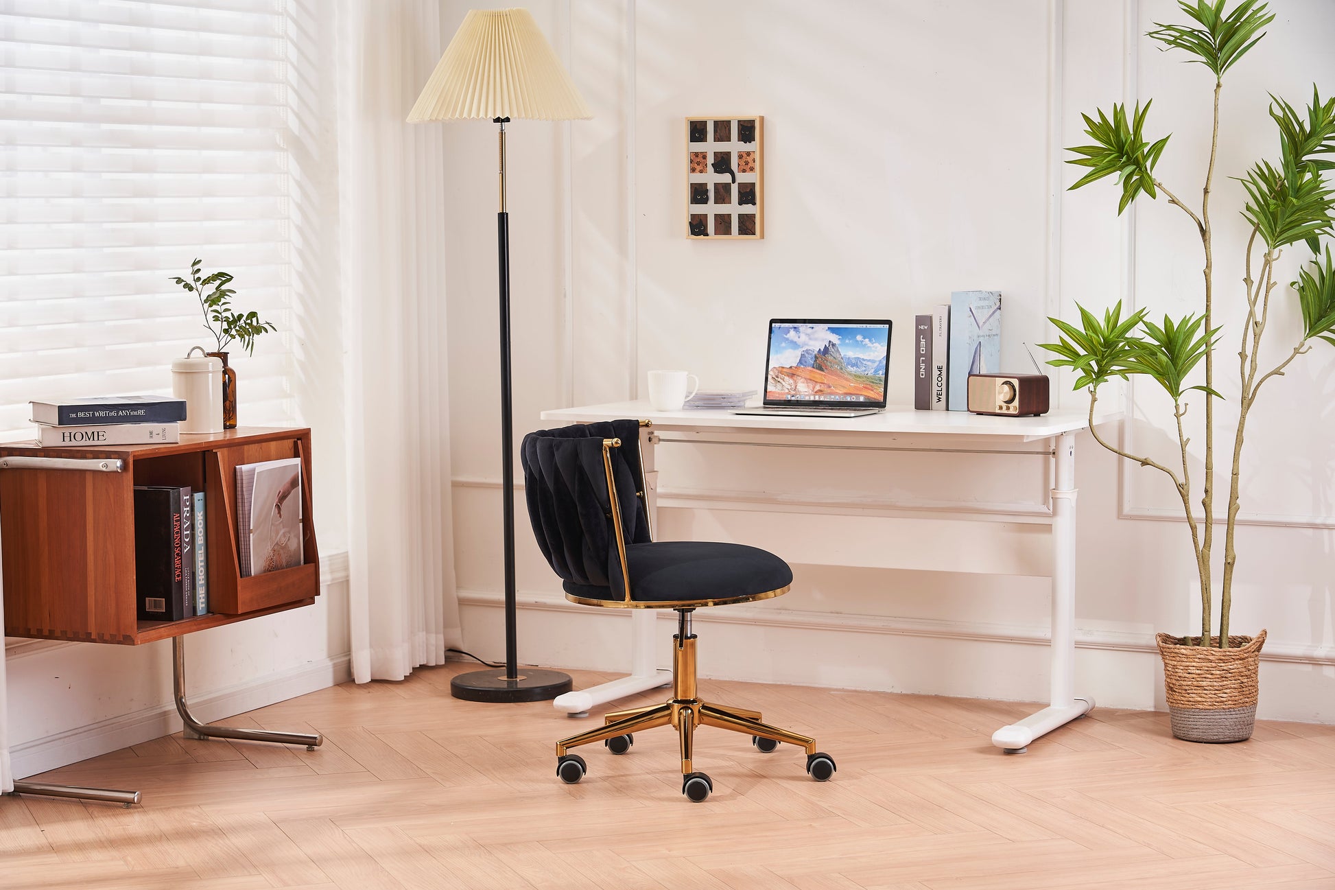 Office desks and chairs, with adjustable wheels and cushioned office desks and chairs that conform to ergonomics (black) - Korvel
