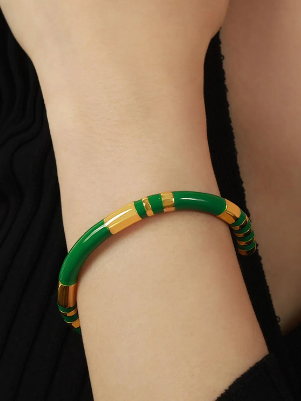 Brazalete de Pulsera de Acero de Titanio con Esmalte Elegante