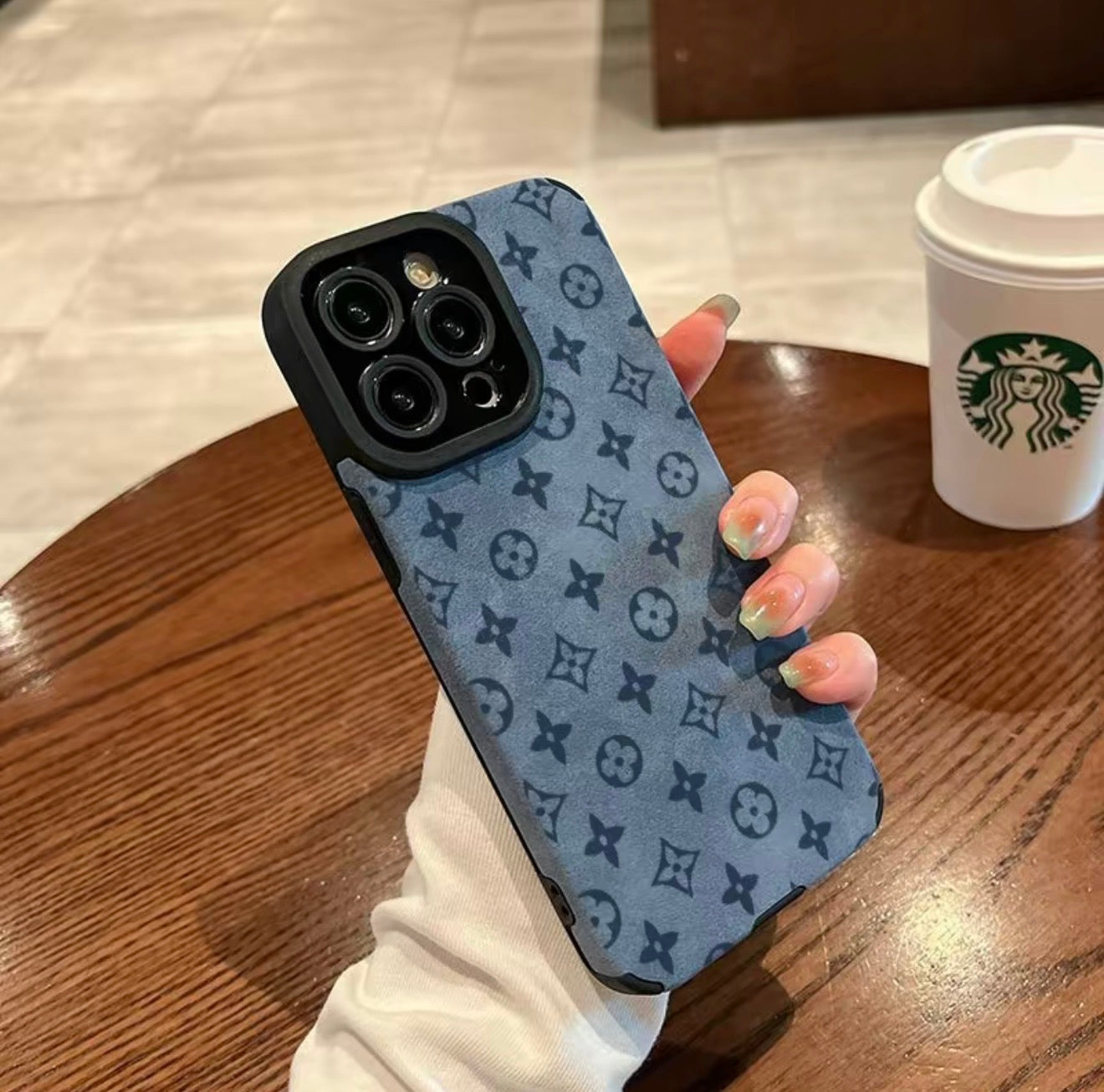 Coque de téléphone en fourrure Vintage Bloom